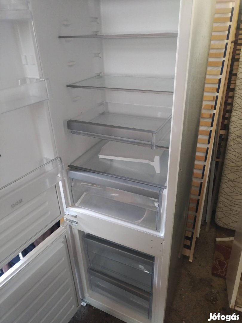 Bauknecht Kgie 1182 A+ Beépíthető kombinált hűtőszekrény 