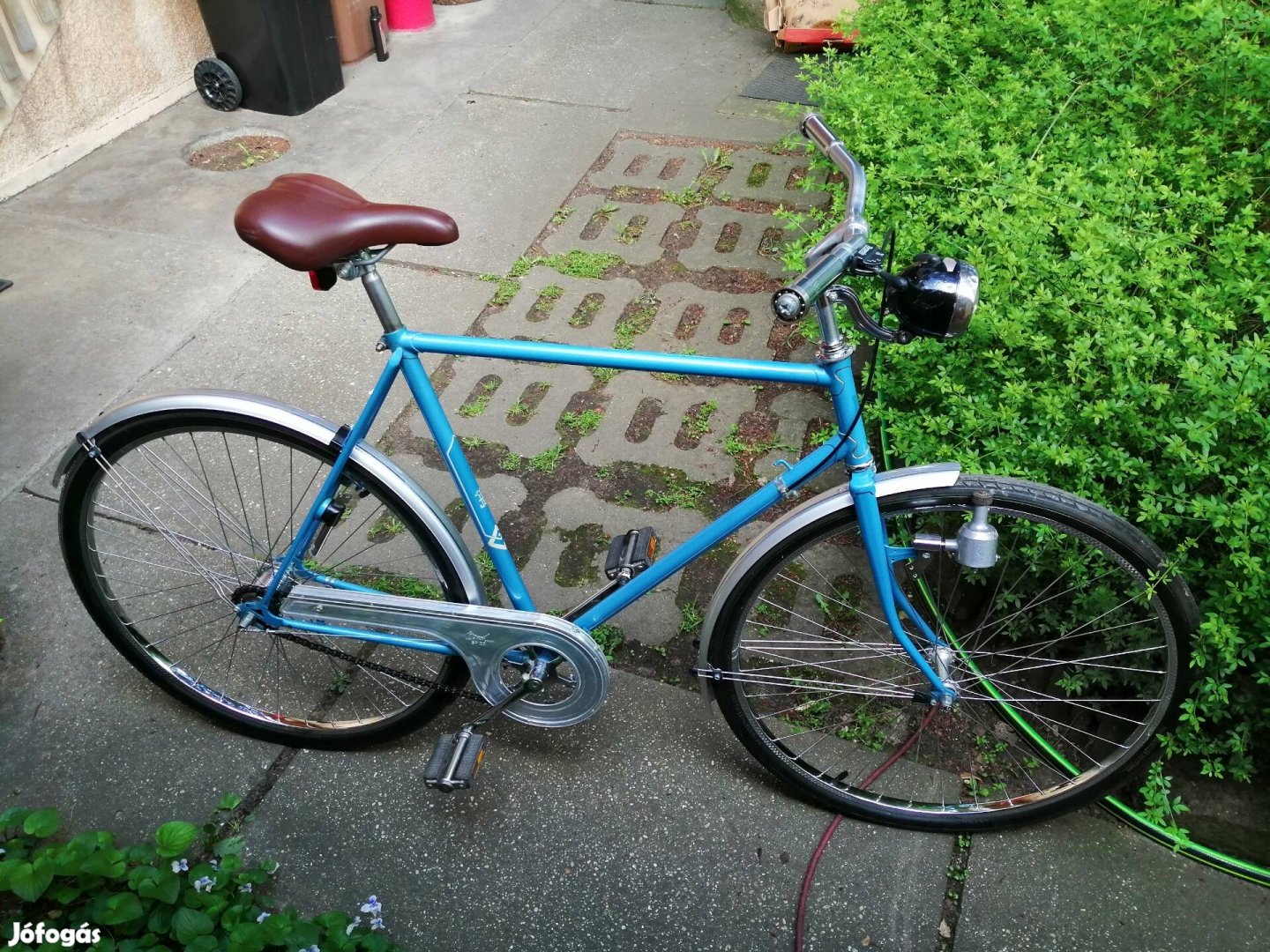 Bavaria 28-as króm kerekű gyönyörű karcmentes agyváltós