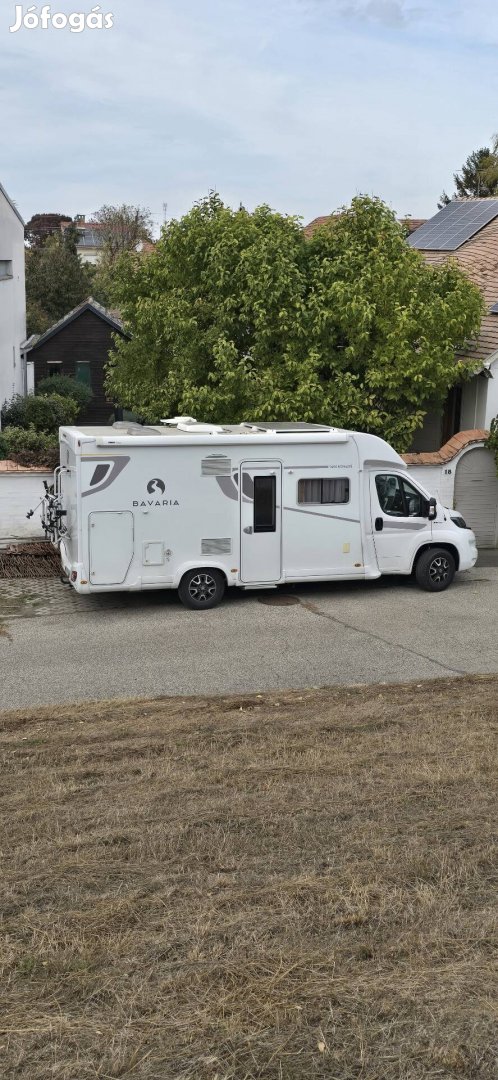 Bavaria T696 Nomade 7 méteres, félintegrált lakóautó