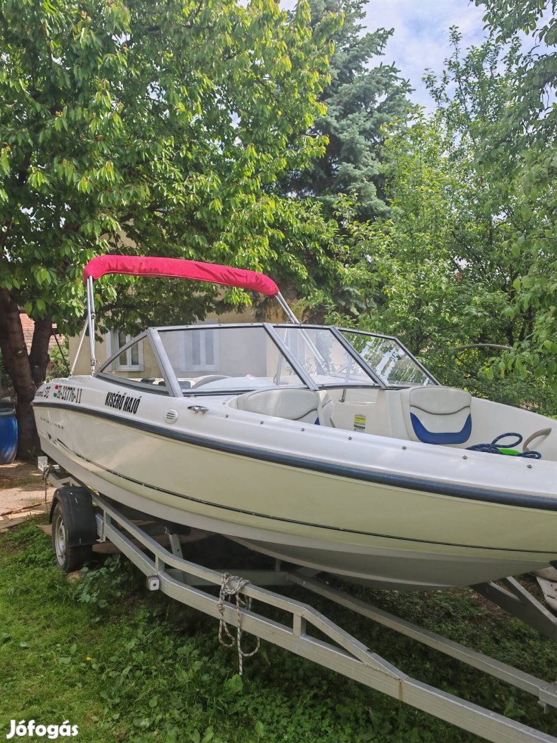 Bayliner motorcsónak 