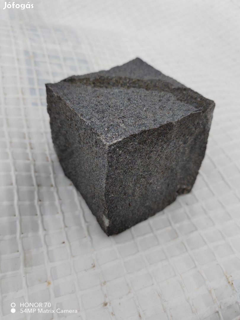 Bazalt kő kockakő, macskakő 5-7 cm szakembereknek 10-20!