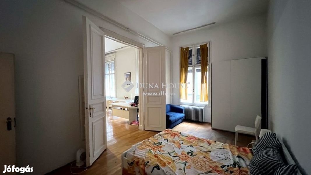 Bazilika közvetlen közelében, 123 m2-es, 3 +1 szobás, liftes házban