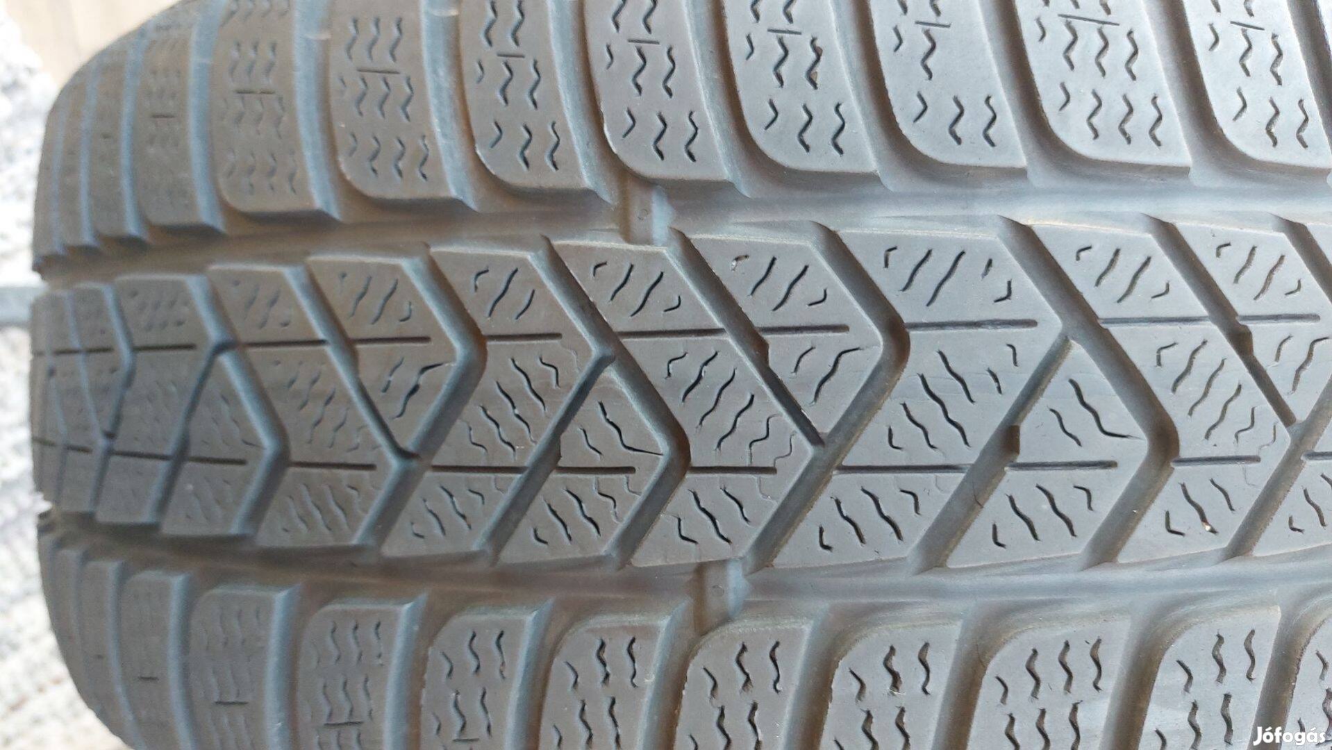 Bbb Gyári szerelésű,újszerű Pirelli 225/40r18 téli gumi