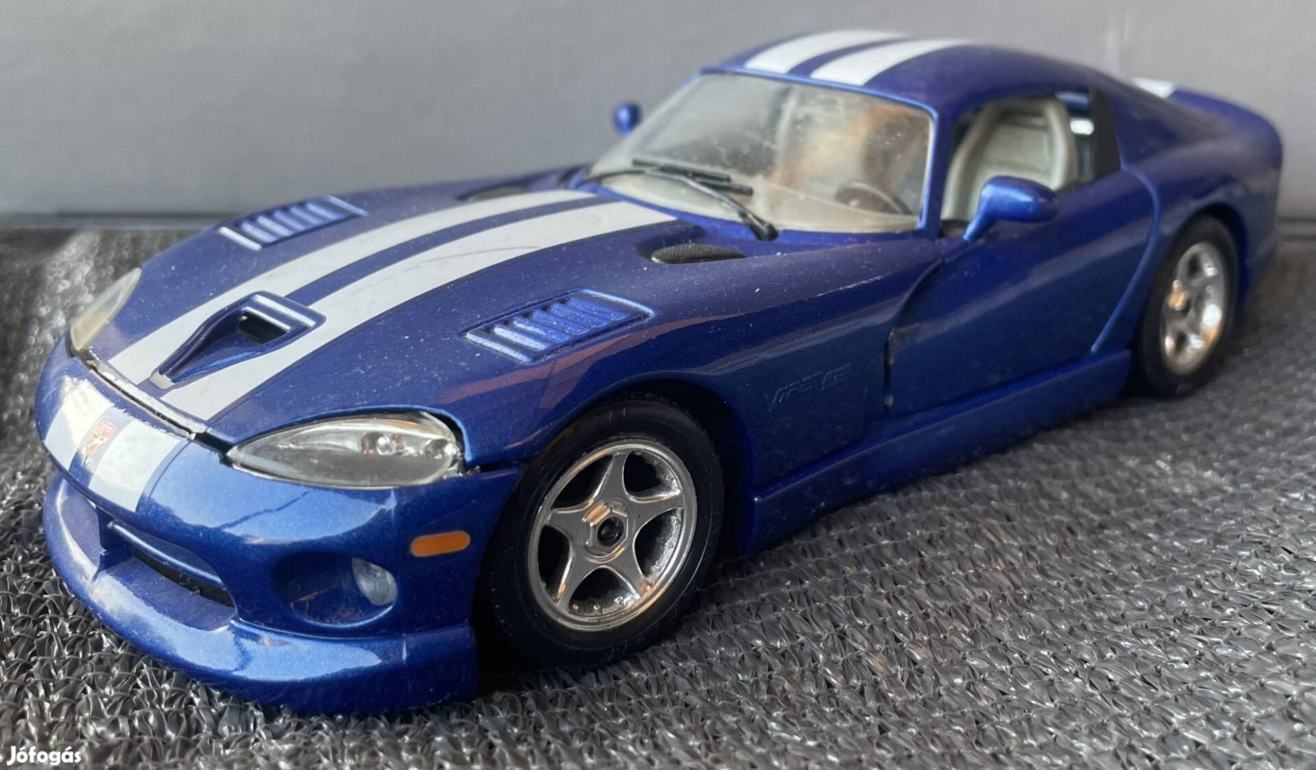 Bburago Dodge Viper Cupe