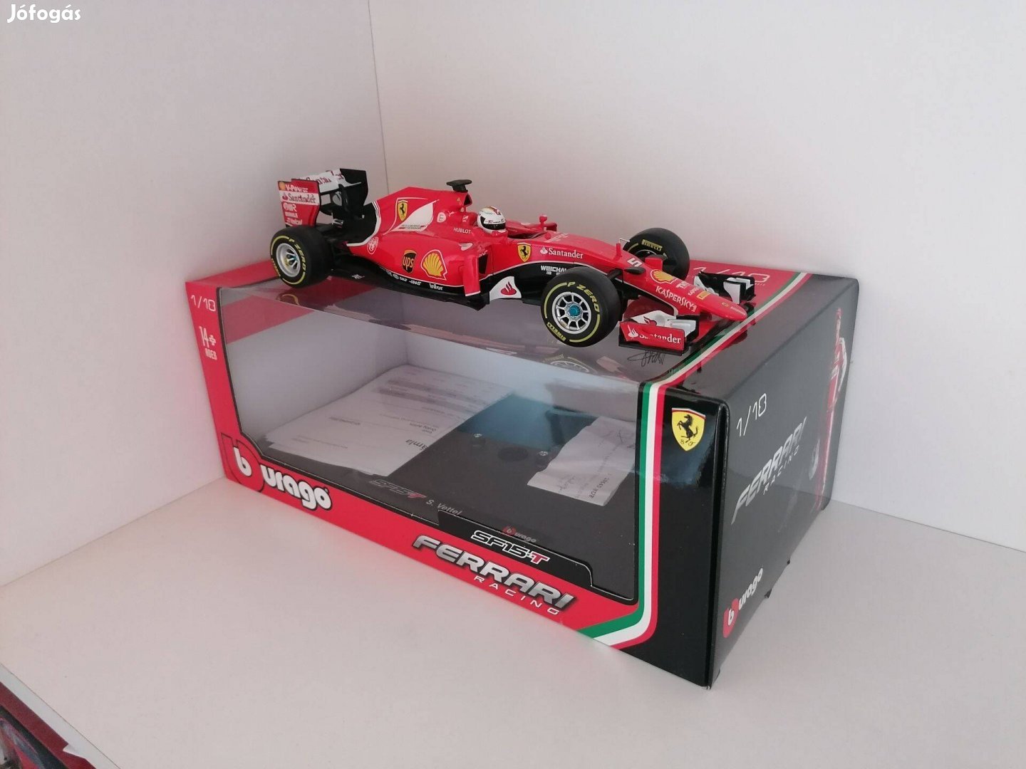 Bburago Ferrari SF 15 t 1:18, 1/18 modellautó Sebastian Vettel