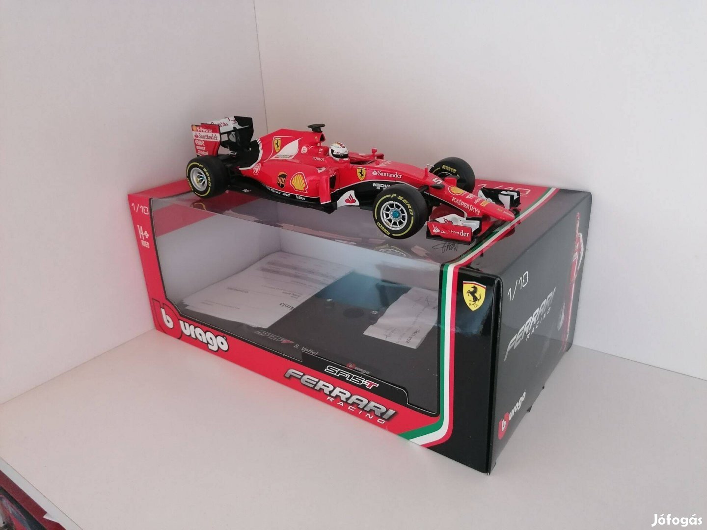 Bburago Ferrari SF 15t Formula1 modellautó 1:18, 1/18