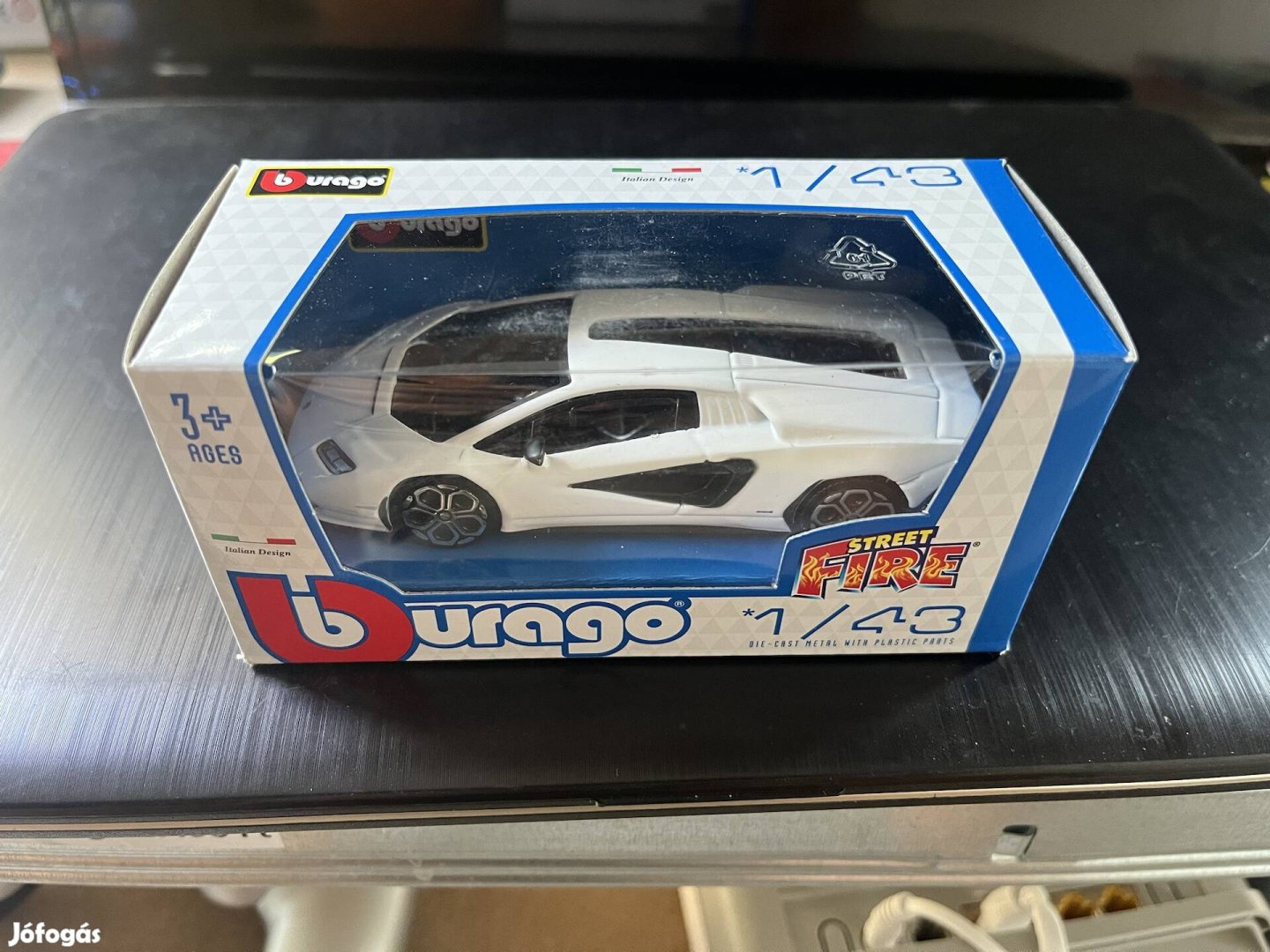 Bburago Lamborghini Countach LPI 800-4 1/43 Új