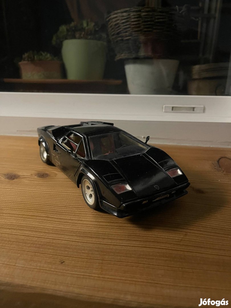 Bburago Lamborghini Countach (1988) 1/18