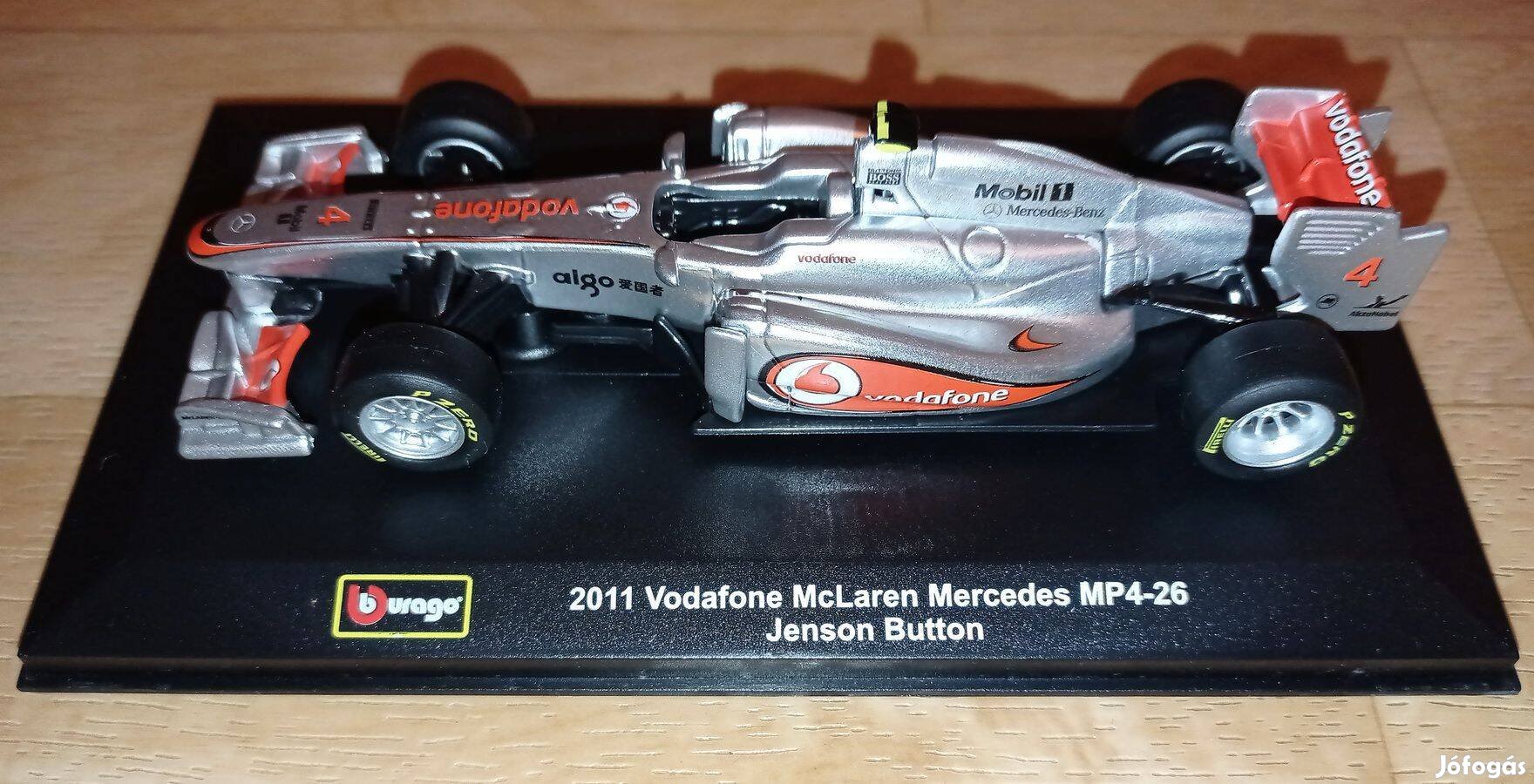 Bburago Vodafone Mclaren Mercedes MP4-26 modell autó (Jenson Button)