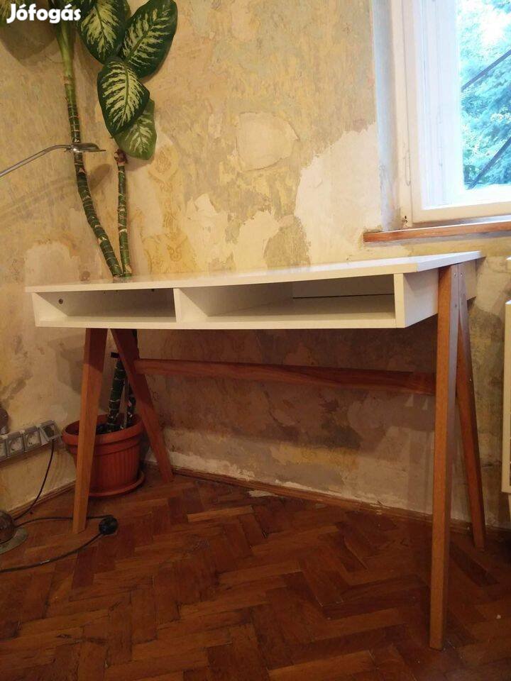 Beautiful designer desk / gyönyörű designer íróasztal