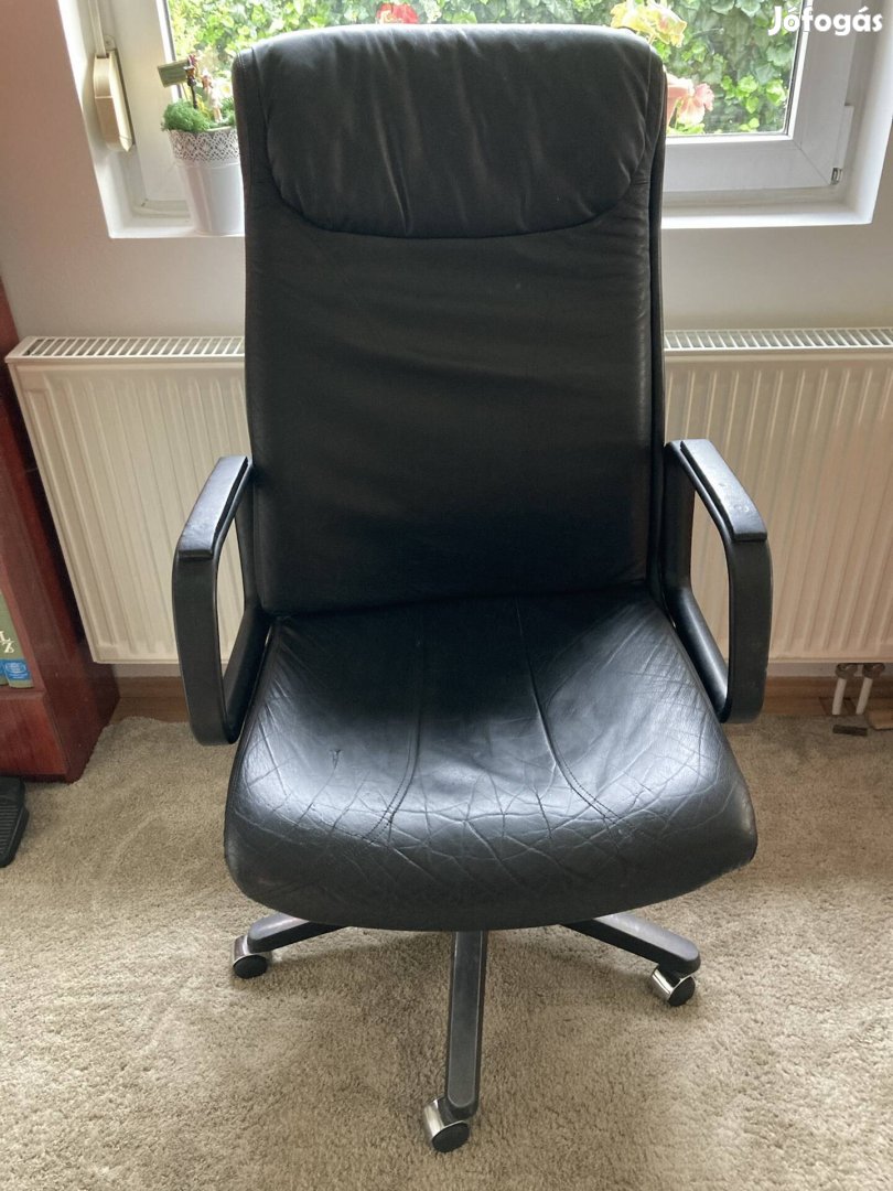 Becker főnöki szék fekete