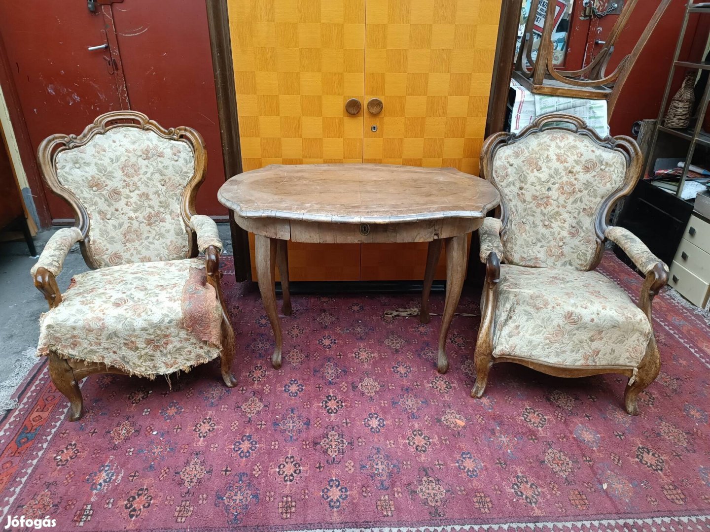 Bécsi barokk fotelek és asztal.