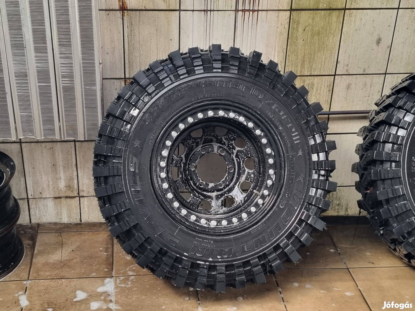 Bed lock felni 235/85R16 gumival 5db eladó