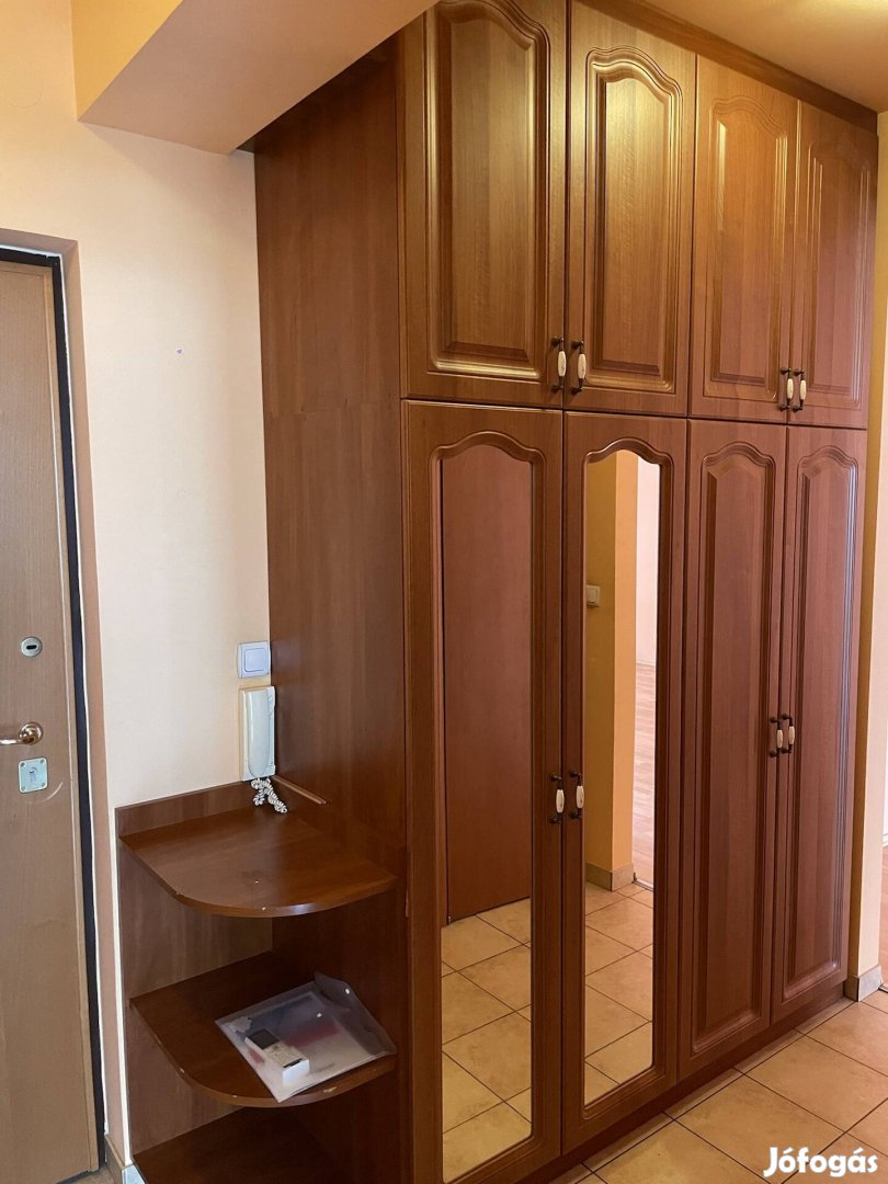 Beépített előszoba szekrény klasszikus eladó