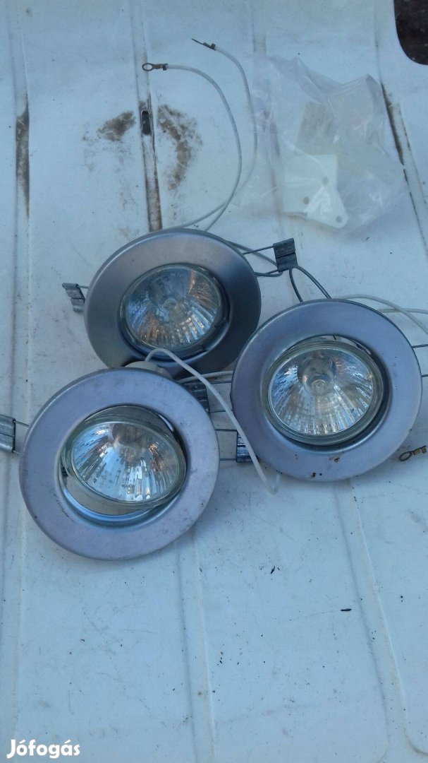 Beépíthető spot lámpák 3 db egybe