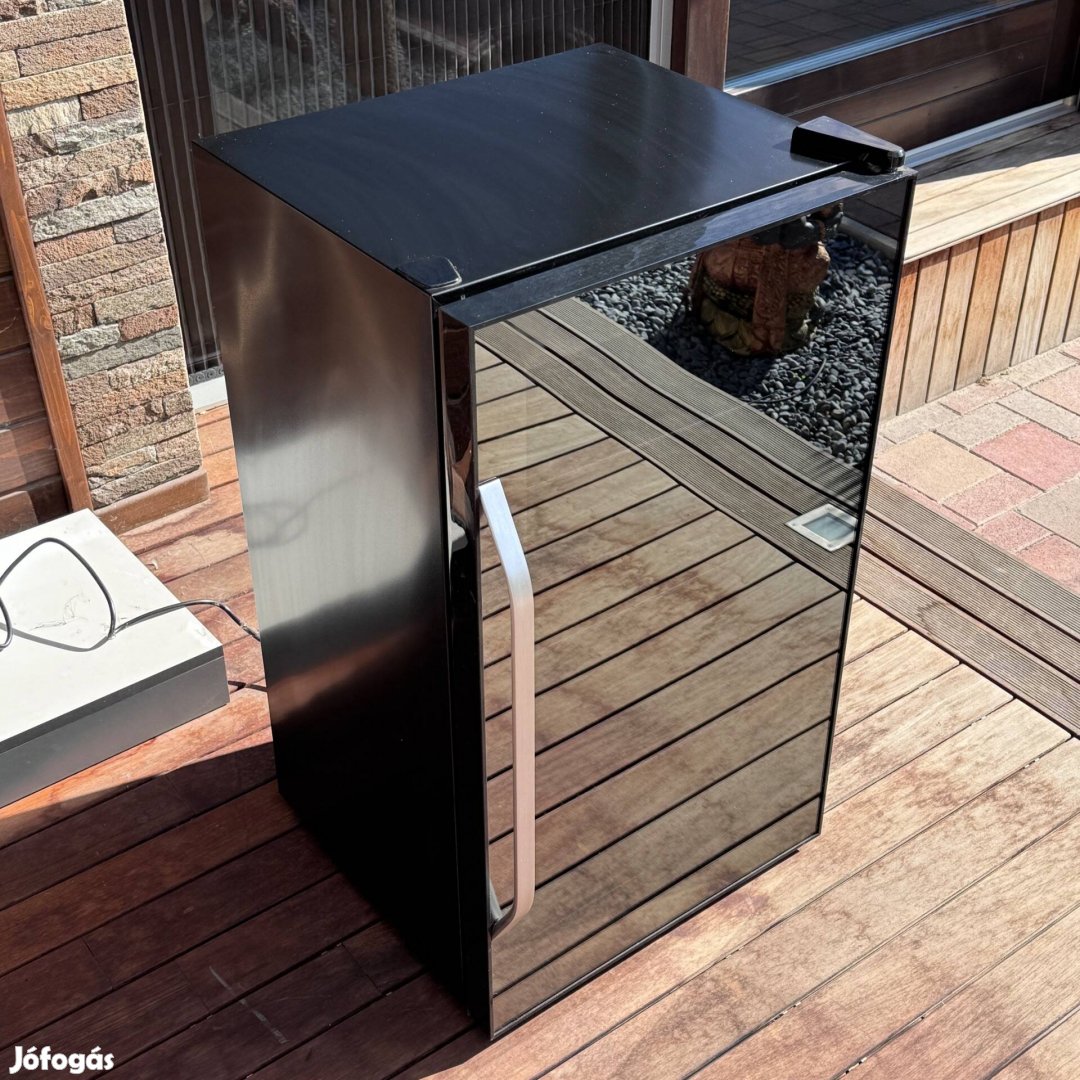 Beersafe XXL Onyx hűtőszekrény - Fekete 80L