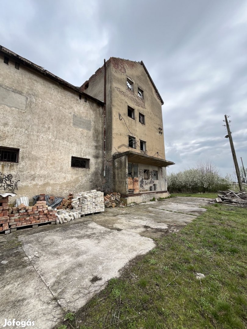 Befektetők figyelem! Szálló, szálloda, lakópark, logisztikai
