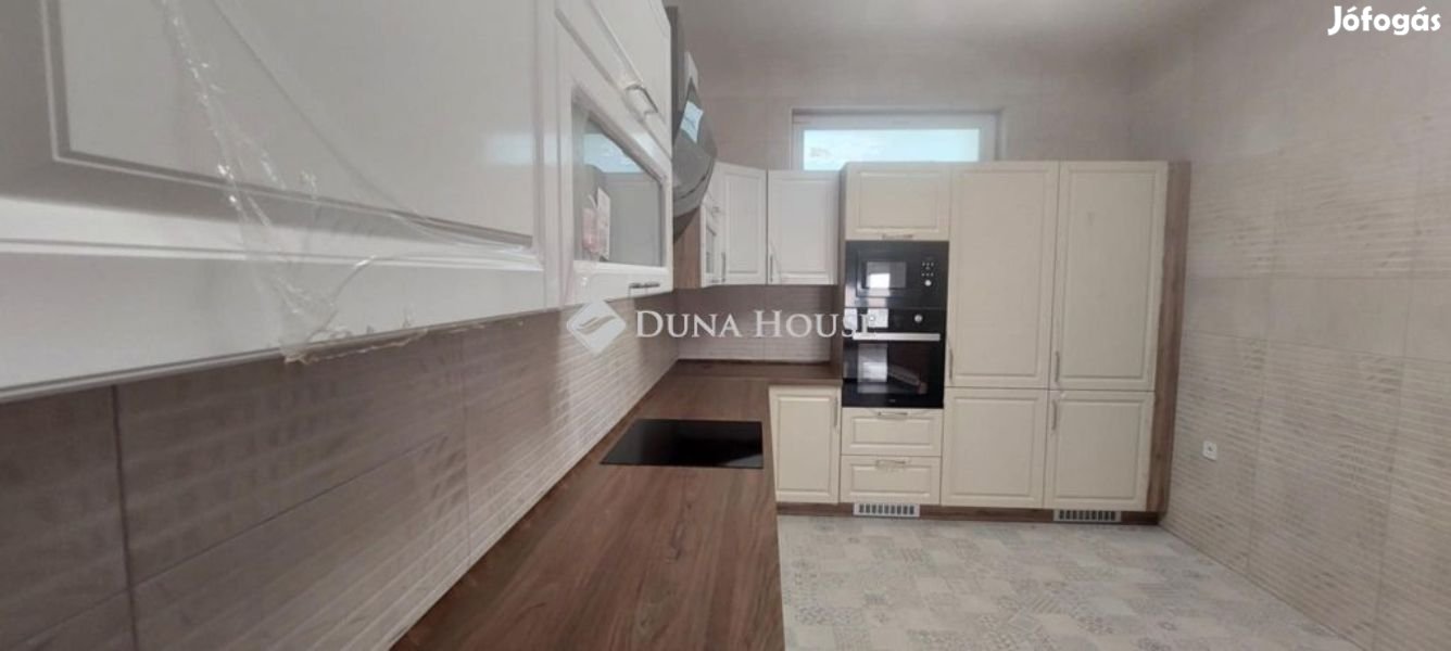 Befektetőknek is! Felújított ház, telephely Makón