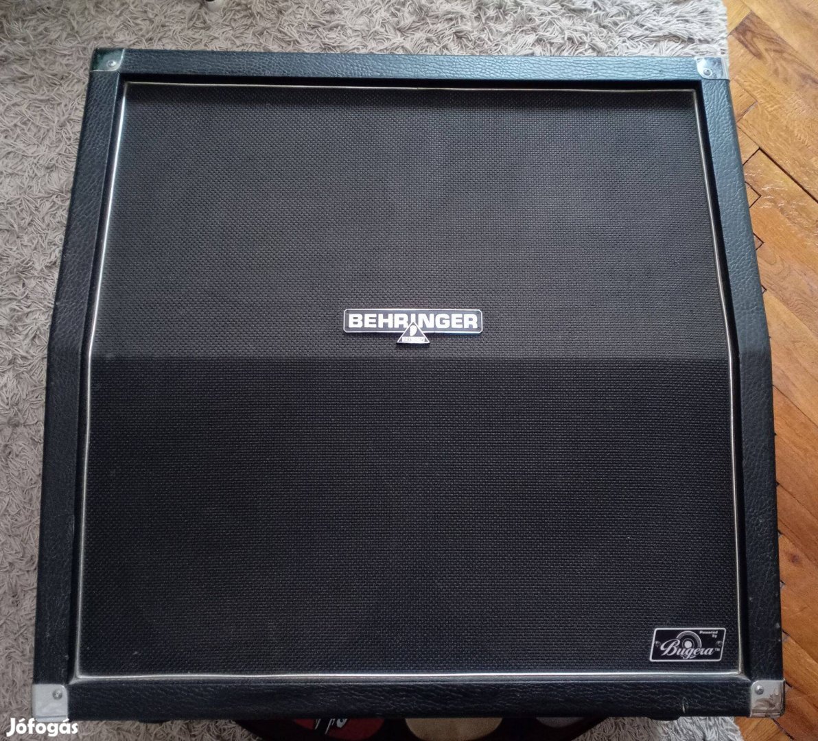 Behringer 412V gitárláda
