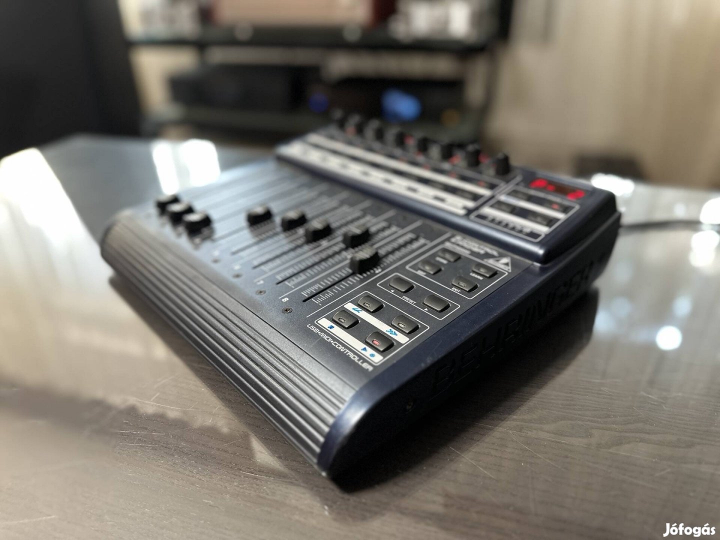 Behringer BCF2000 Keverőpult Midi USB Controller Keverő