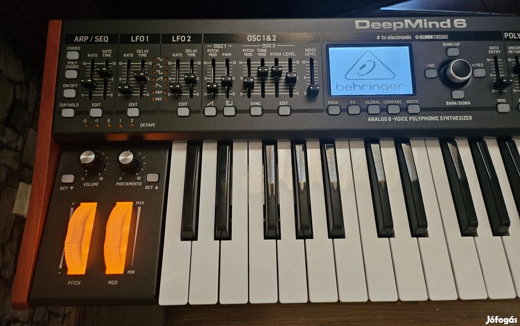 Behringer Deepmind 6 szintetizátor