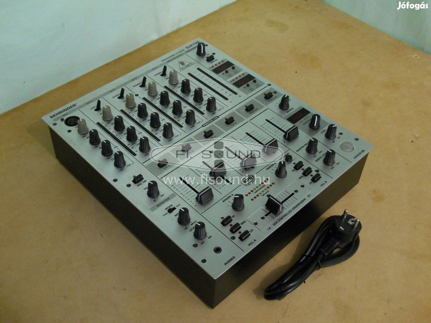 Behringer Djx700 ,(1.) 4 sávos DJ keverő ,efektes,sávonkénti equalizer