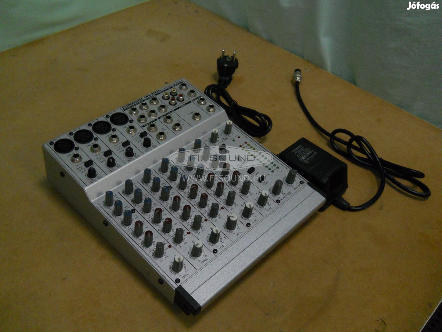 Behringer Eurorack MX 802A ,(1.) 8 sávos 6 csatornás keverő