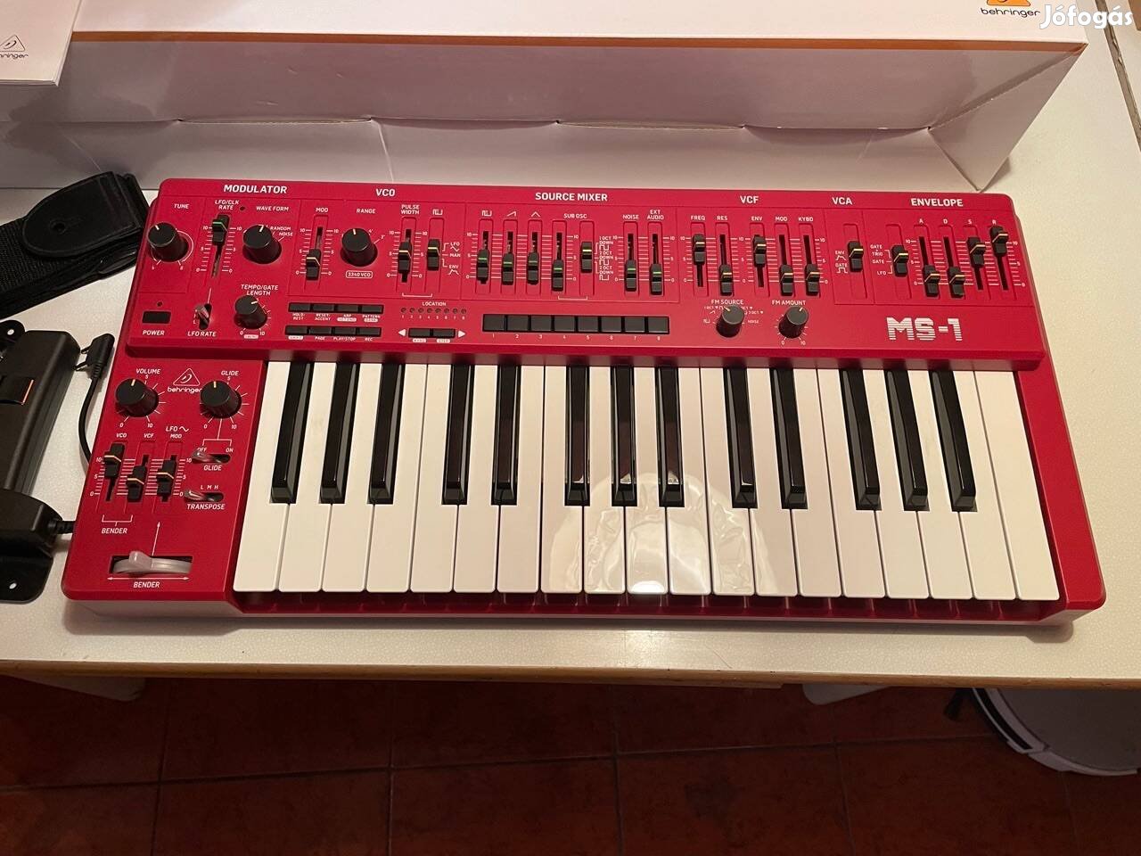 Behringer MS-1 (Roland SH-101 klón)