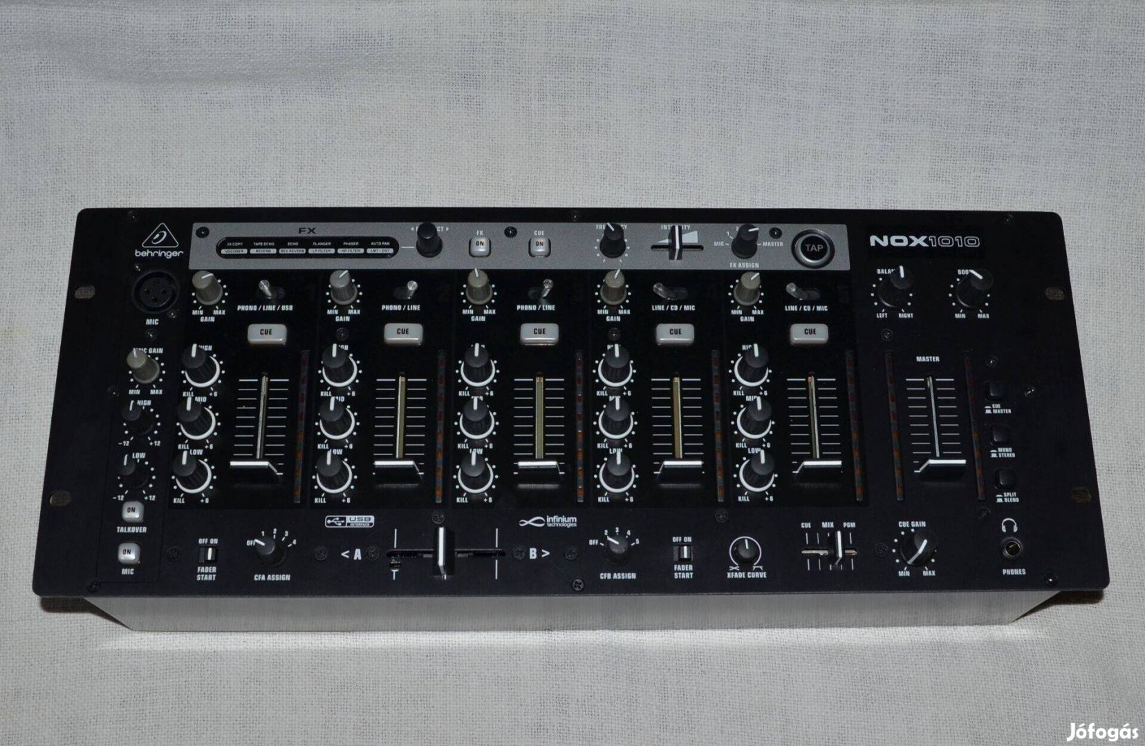 Behringer Nox1010 Po Mixer effektes USB Dj keverőpult 19" rack méret