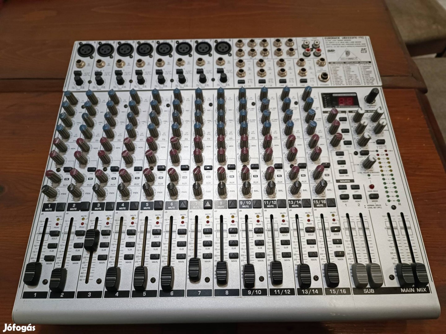 Behringer UB2222FX-Pro keverö