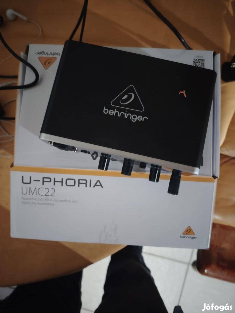 Behringer U-Phoria UMC22 hangkártya és BM 800 kondenzátoros mikrofon
