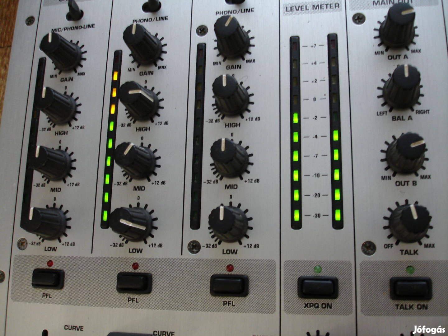 Behringer Vmx 300 DJ Mixer hang keverő sztereó keverőpult Vmx300 Klas