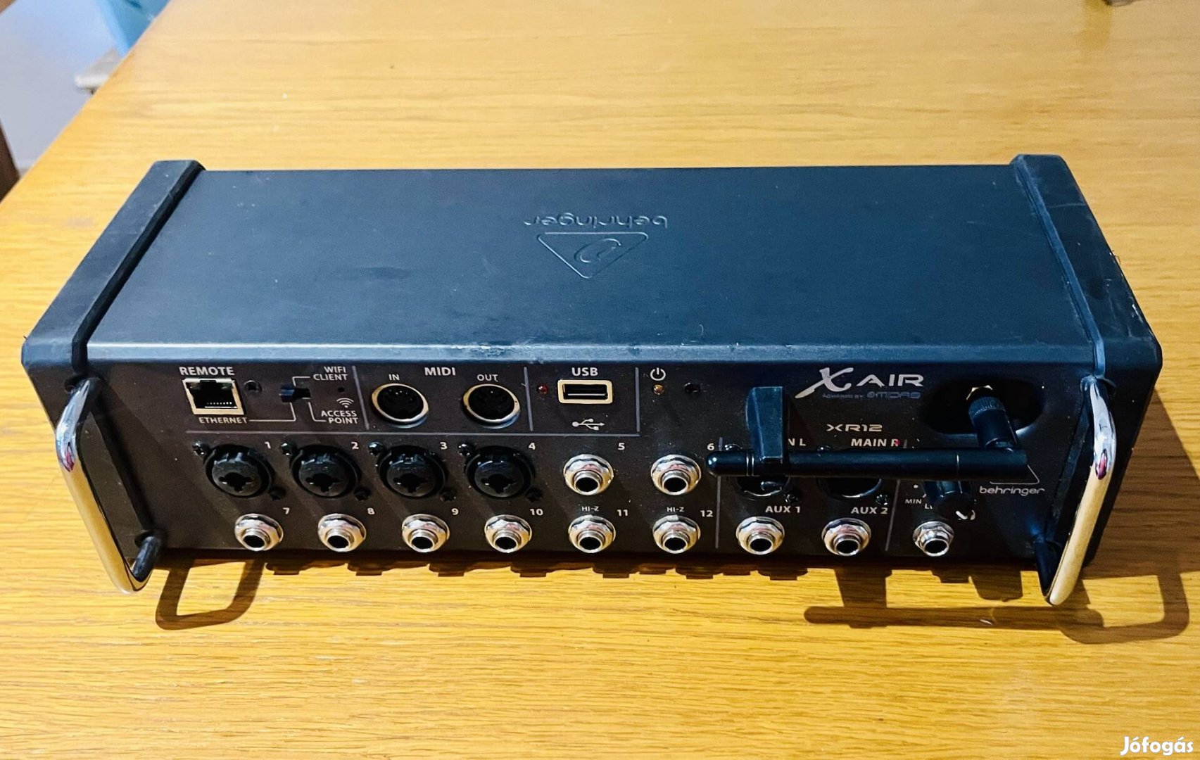 Behringer XR-12 XR12 digitális keverö eladó