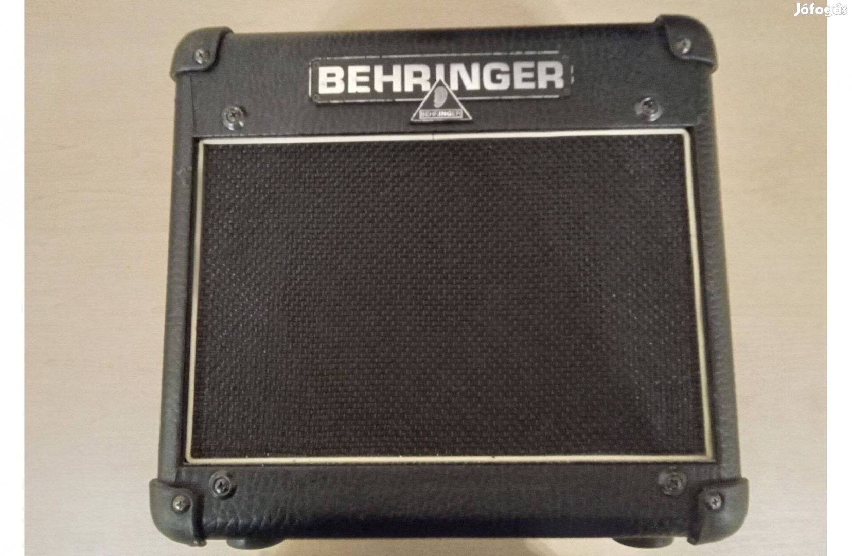 Behringer gitár erősítő - 15W