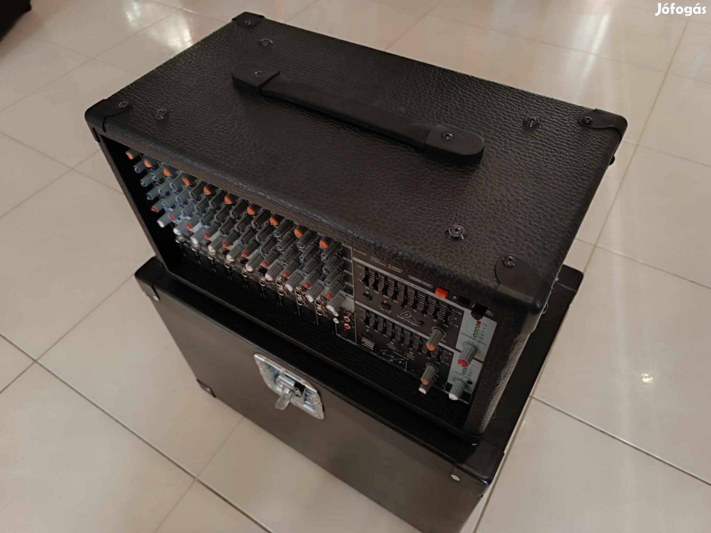 Behringer keverő erősítő tokkal