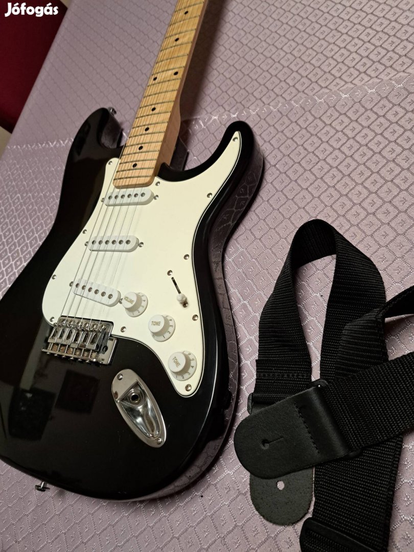 Behringer stratocaster gitár. 