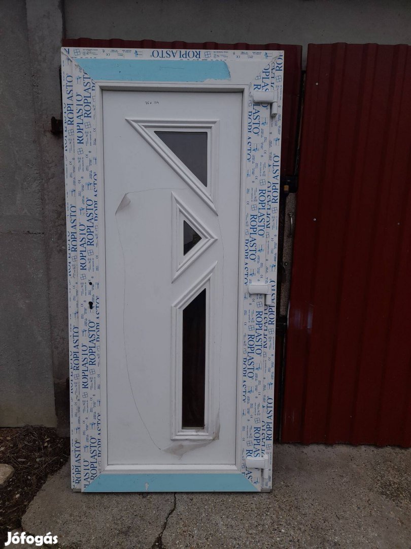 Bejárati ajtó 5 pontos zárral