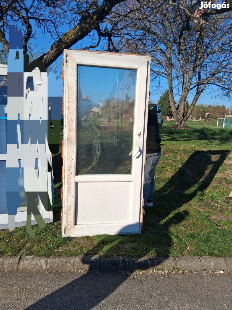 Bejárati ajtó 98-210 5pont