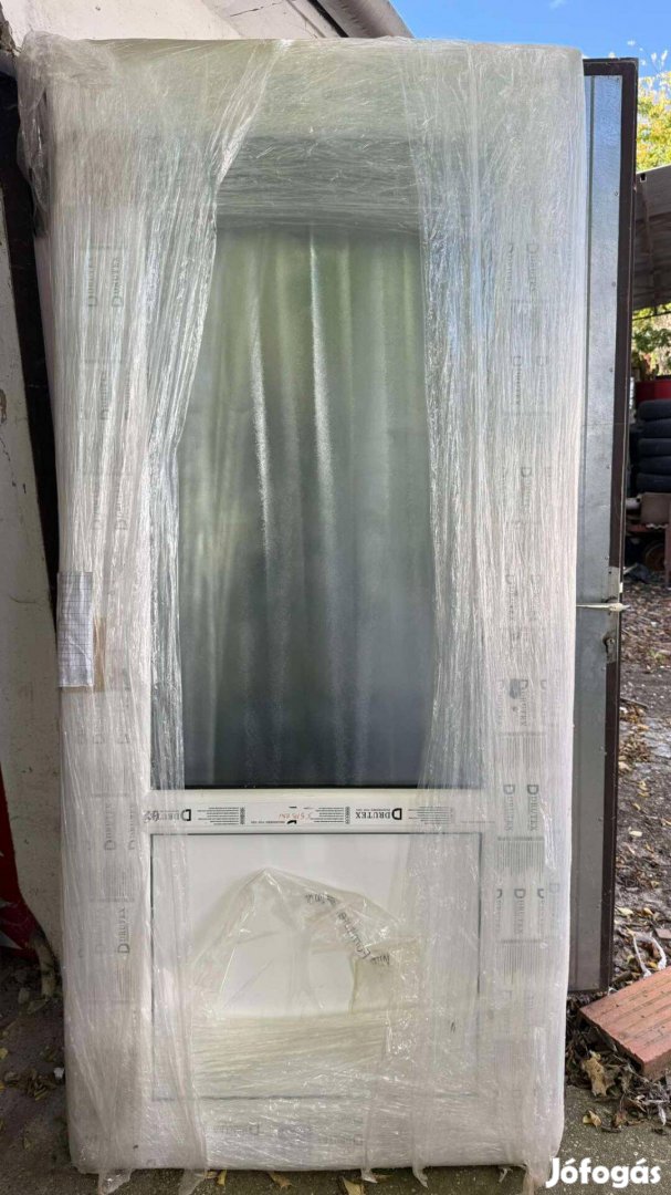 Bejárati ajtó vadonatúj, félig üveges