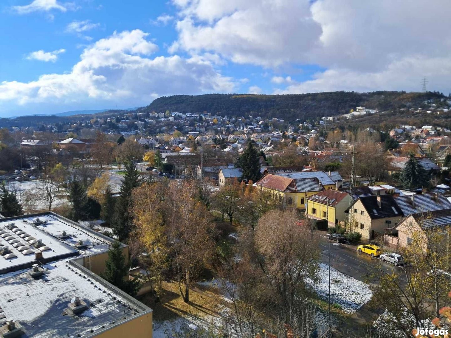 Békásmegyeren alacsony rezsijű, örök panorámás panellakás eladó