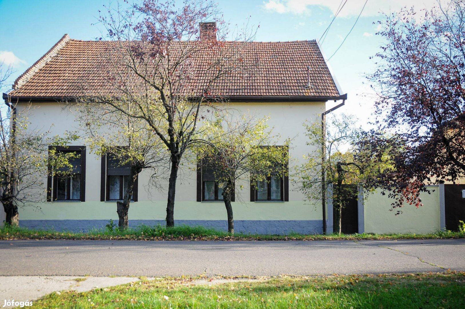 Békéscsaba VI. kerületben felújítandó kétgenerációs polgári ház eladó