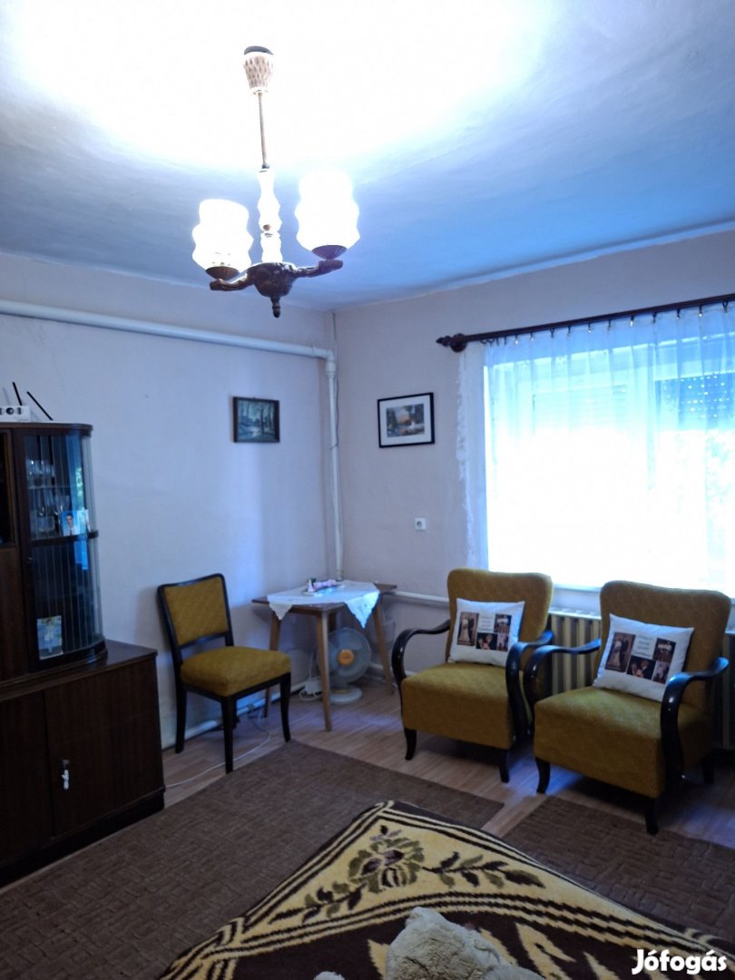 Békéscsabán 80 m2  családi ház eladó III kerületben