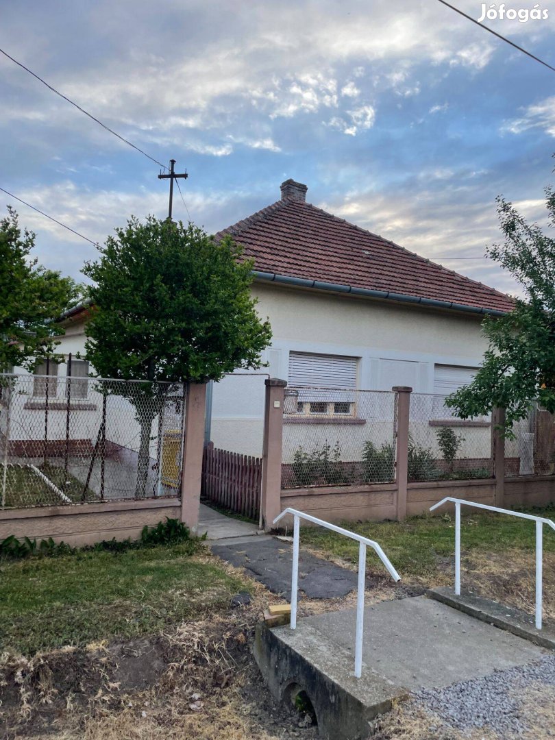 Békéscsabán (Jamina) családi ház eladó