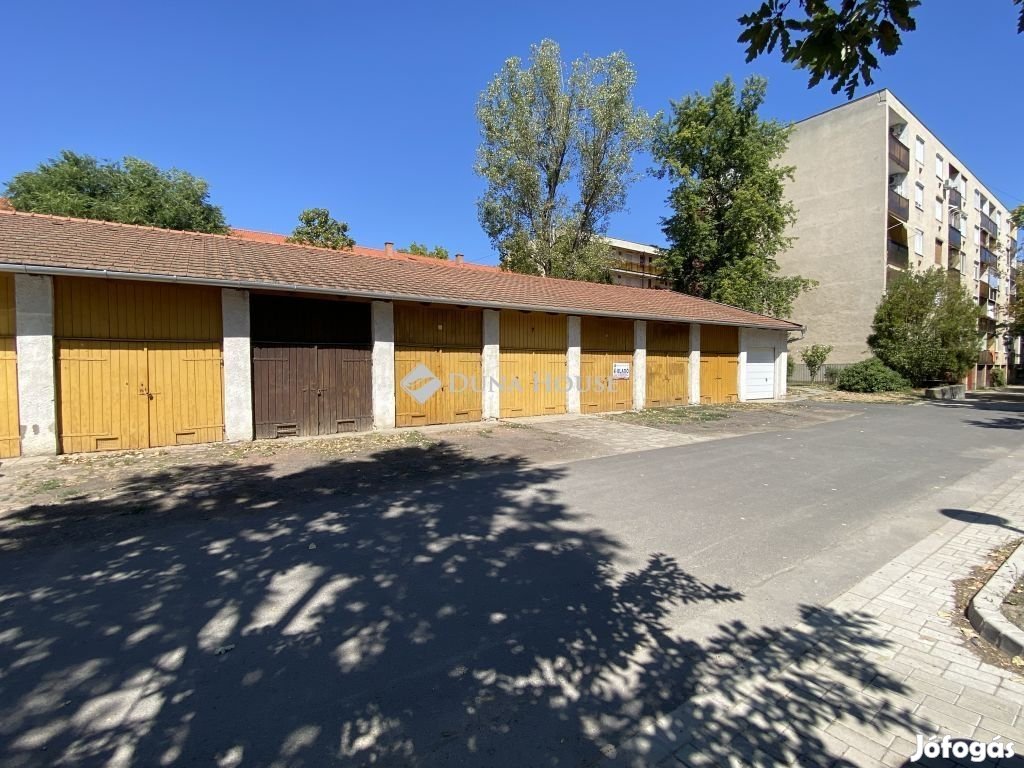 Békéscsabán a Szigligeti - Tulipán utca között GARÁZS eladó!