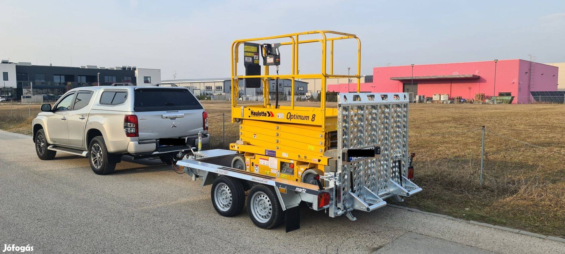 Békéscsabán új 2700kg-os gépszállító utánfutó akciósan 1.690.000 Ft