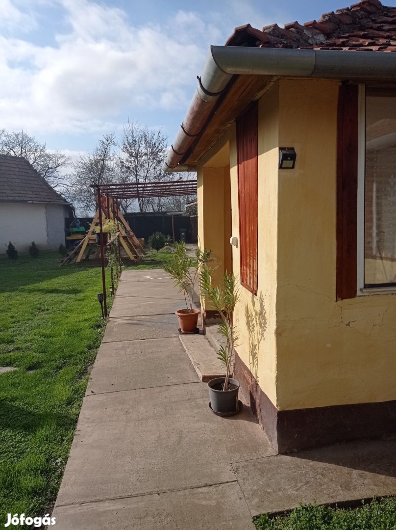 Békésen 67 m2  családi ház eladó.