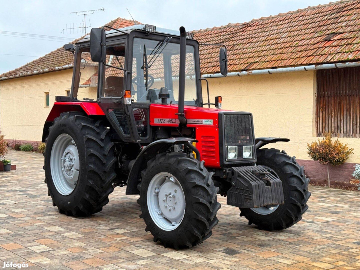 Belarus MTZ 892.2 traktor