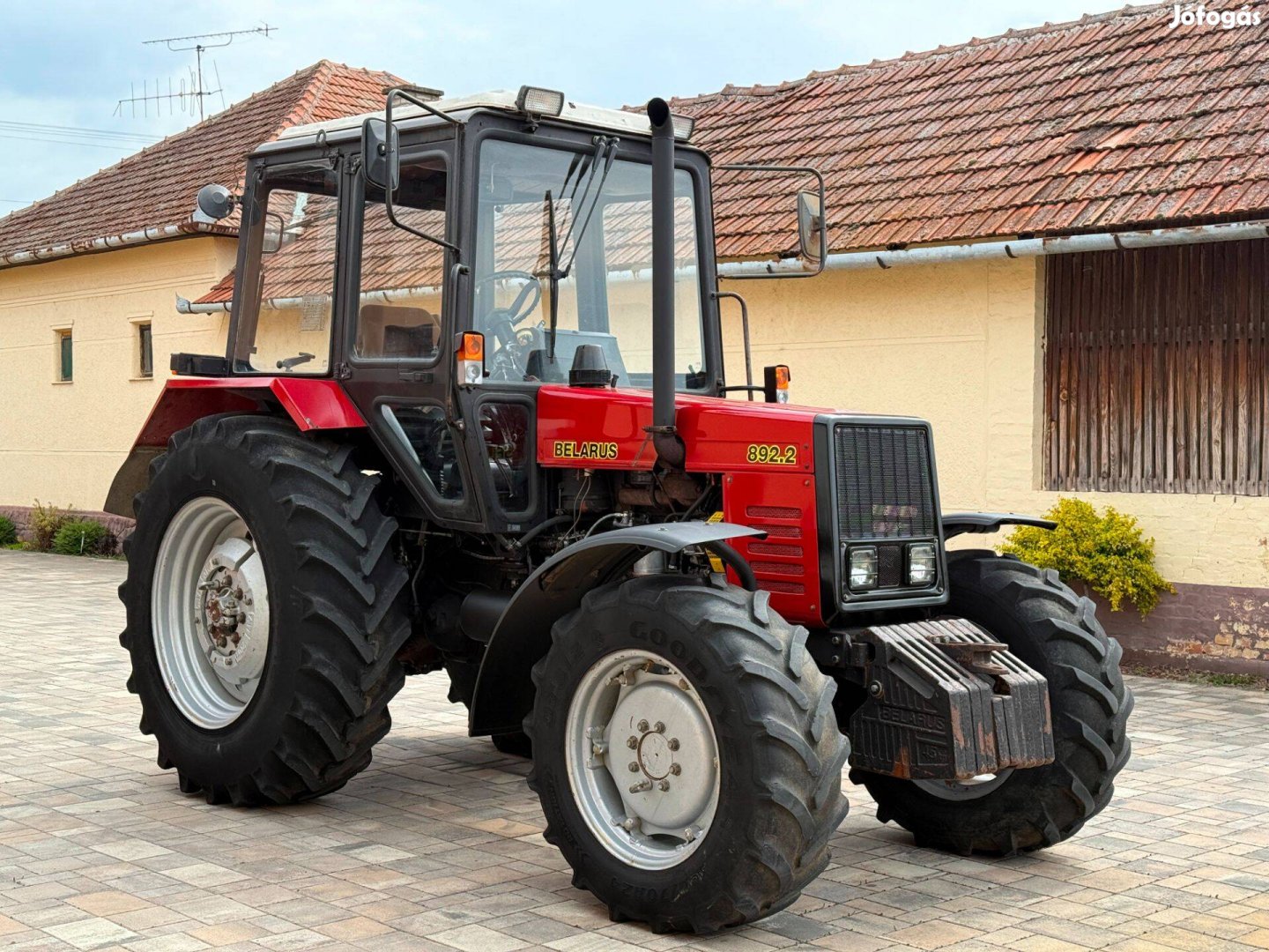 Belarus MTZ 892.2 traktor