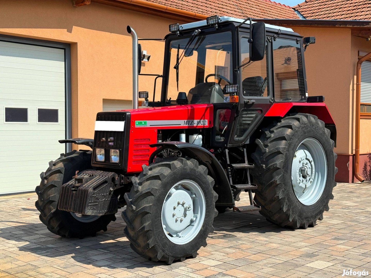 Belarus MTZ 892.2 traktor