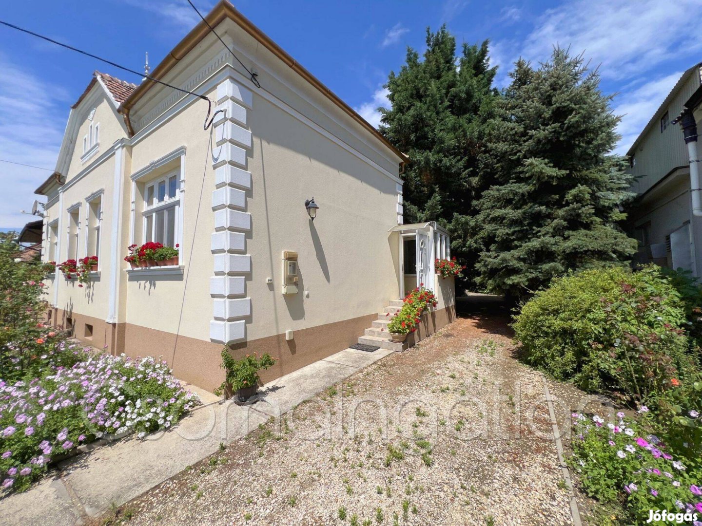 Beled - egyedi hangulatú ház hőszivattyú rendszerrel eladó